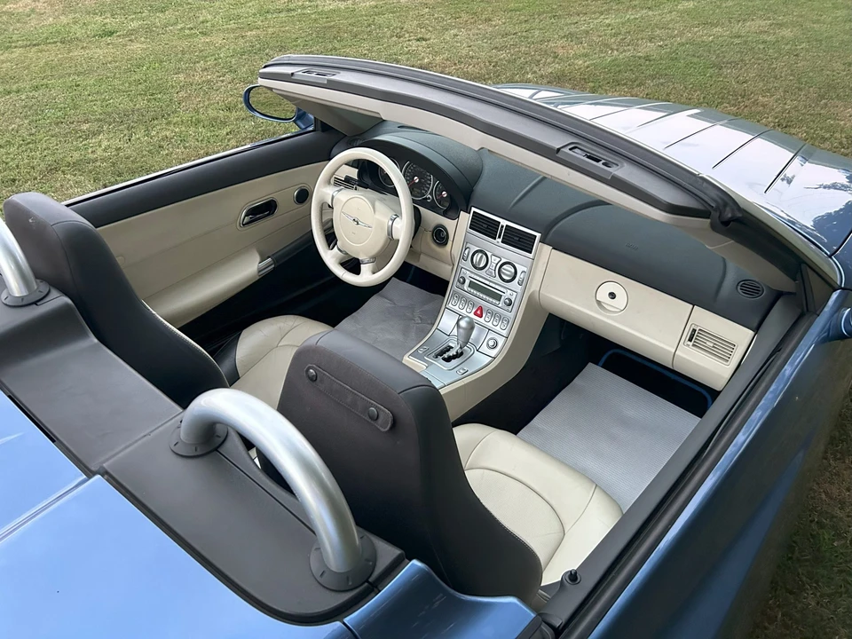 2005 Chrysler Crossfire - Image 27 of 31