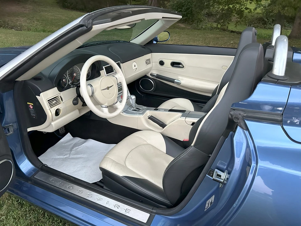2005 Chrysler Crossfire - Image 29 of 31