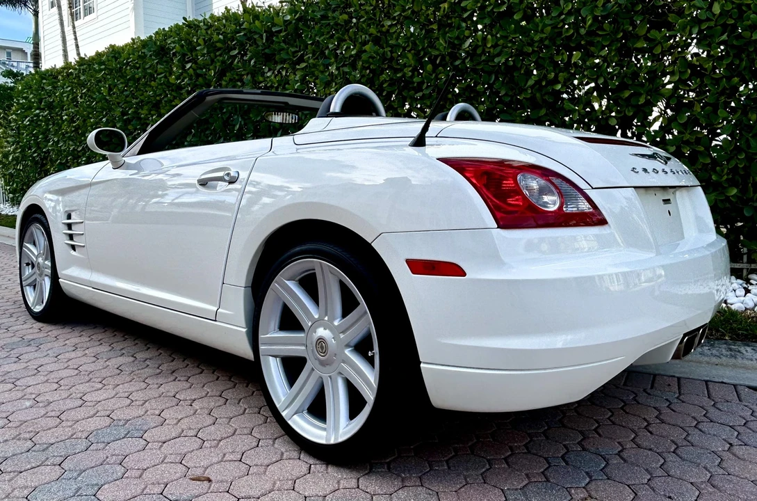 2005 Chrysler Crossfire - Image 18 of 31