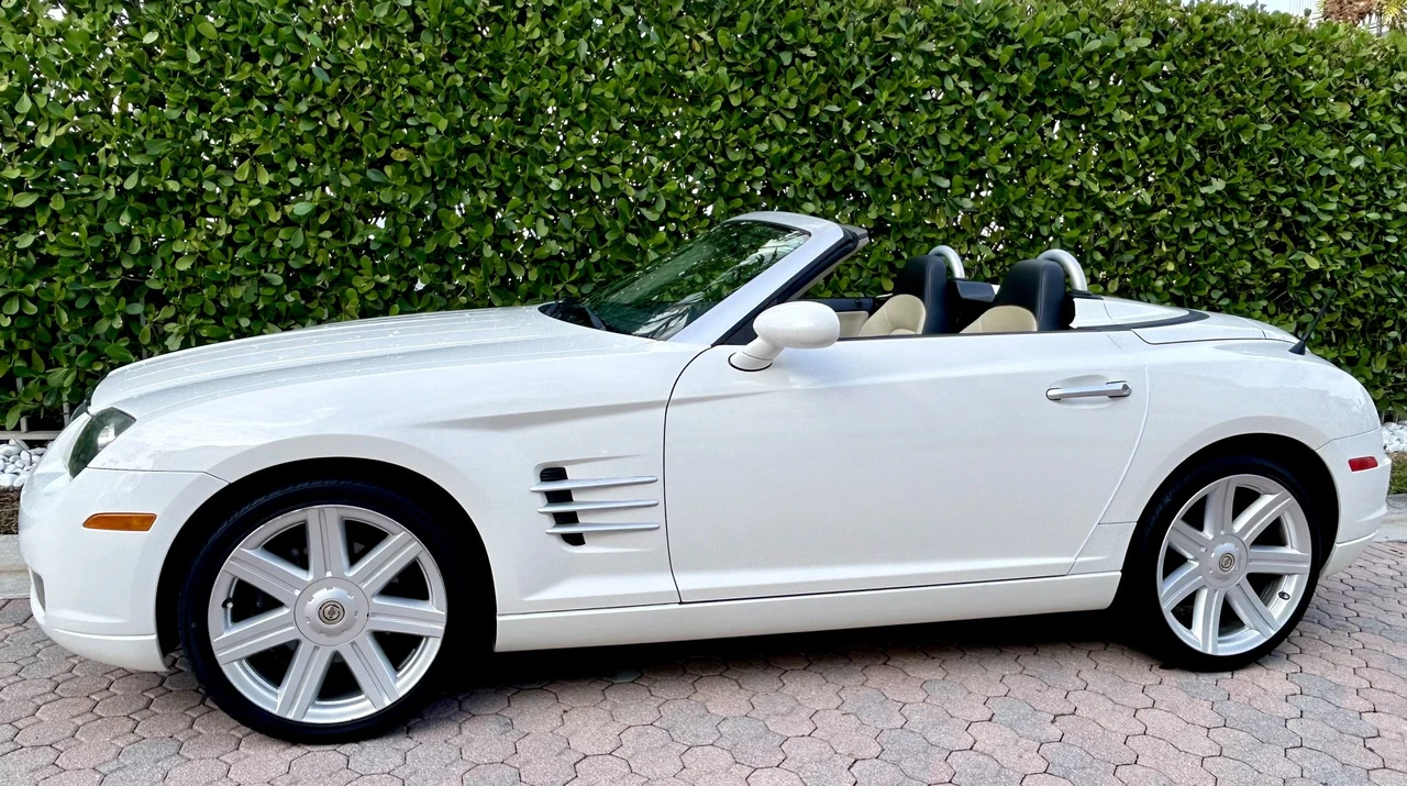2005 Chrysler Crossfire - Image 2 of 31