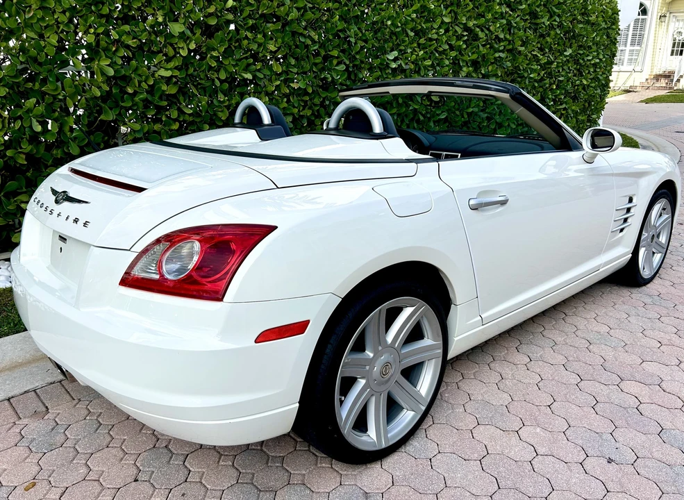2005 Chrysler Crossfire - Image 13 of 31