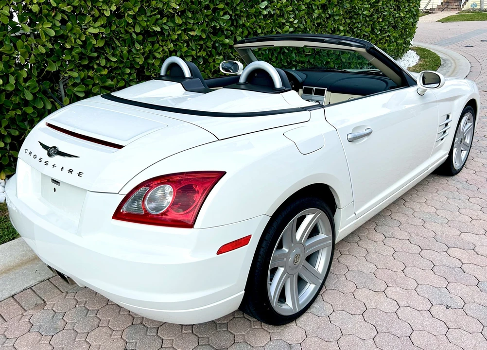 2005 Chrysler Crossfire - Image 14 of 31
