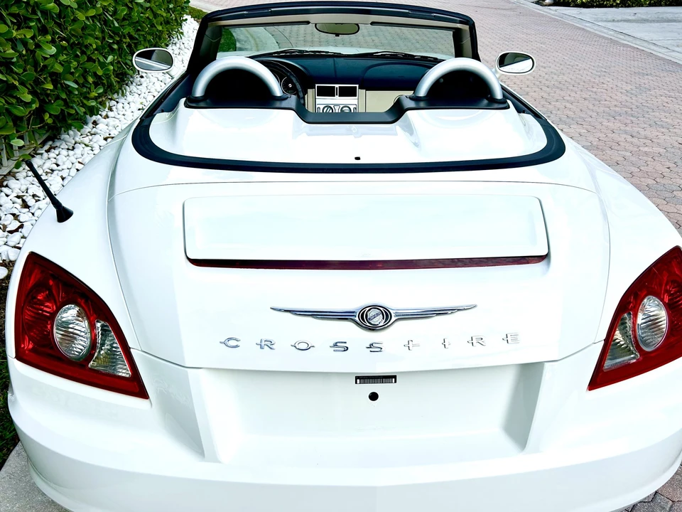2005 Chrysler Crossfire - Image 15 of 31