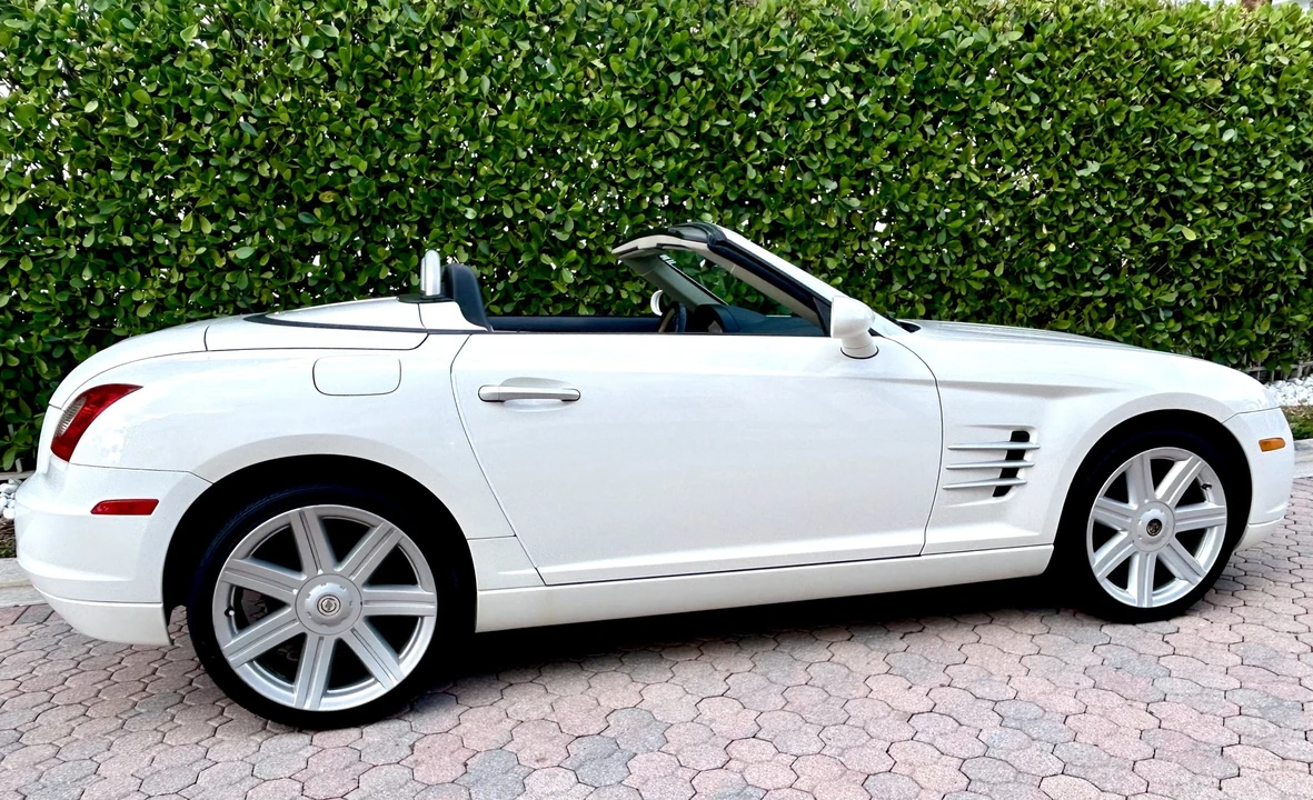 2005 Chrysler Crossfire - Image 11 of 31