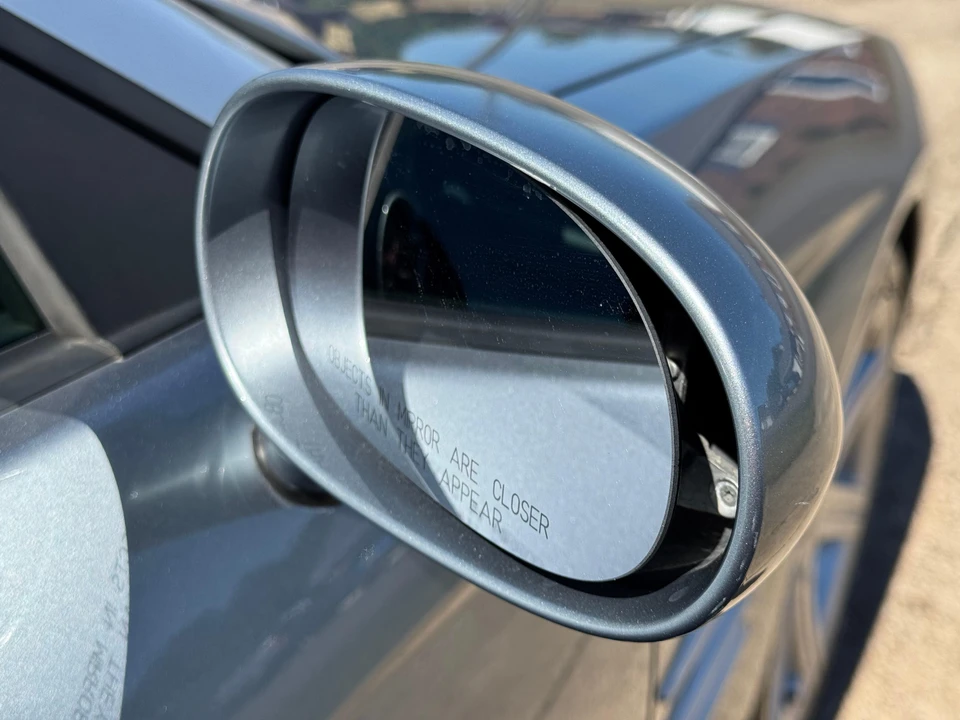 2005 Chrysler Crossfire - Image 28 of 31