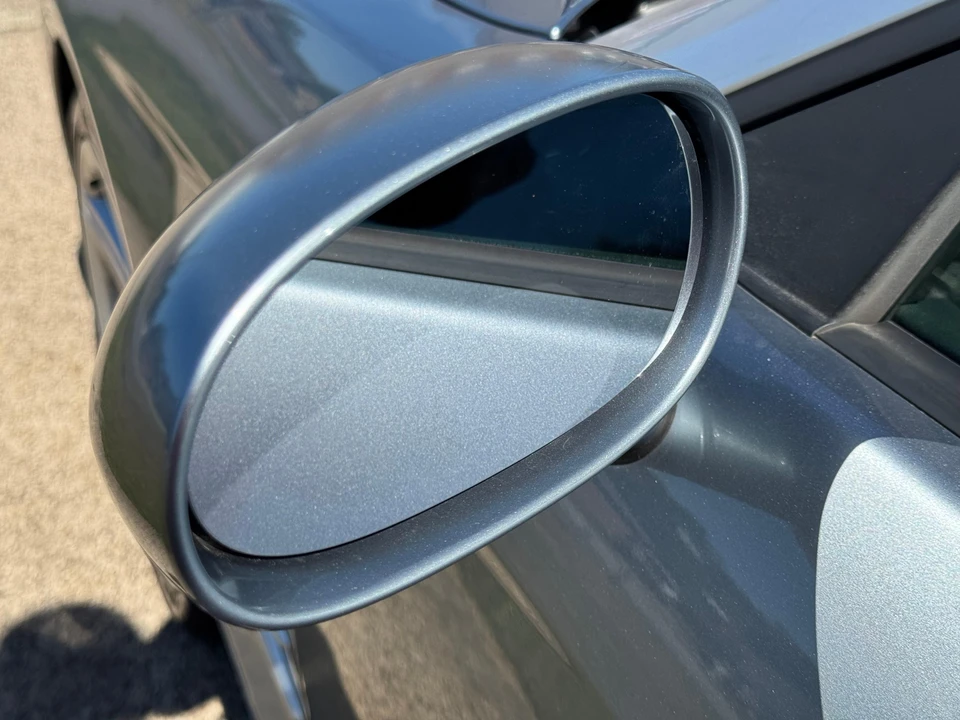 2005 Chrysler Crossfire - Image 23 of 31