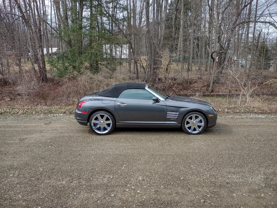 2005 Chrysler Crossfire - Image 18 of 31