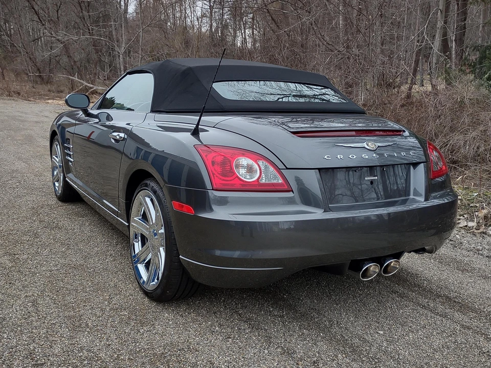 2005 Chrysler Crossfire - Image 11 of 31