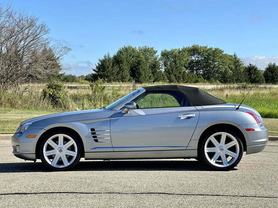 2005 Chrysler Crossfire - Image 16 of 31