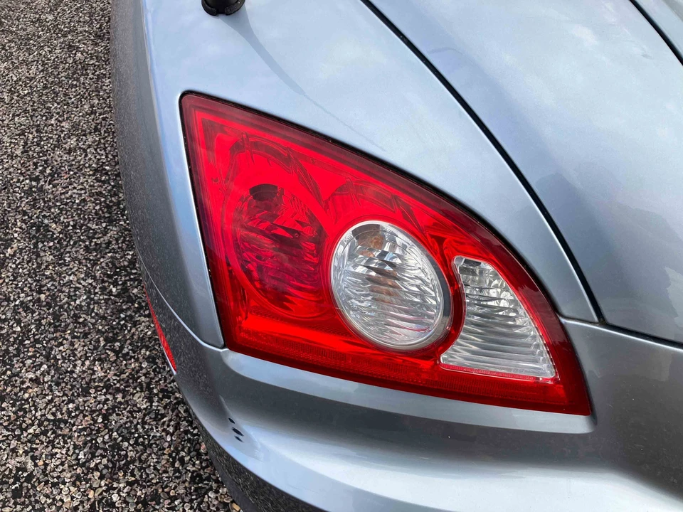 2005 Chrysler Crossfire - Image 16 of 31