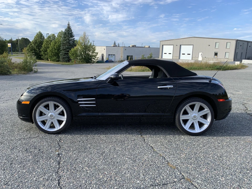 2005 Chrysler Crossfire - Image 12 of 31