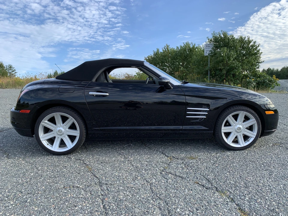 2005 Chrysler Crossfire - Image 25 of 31