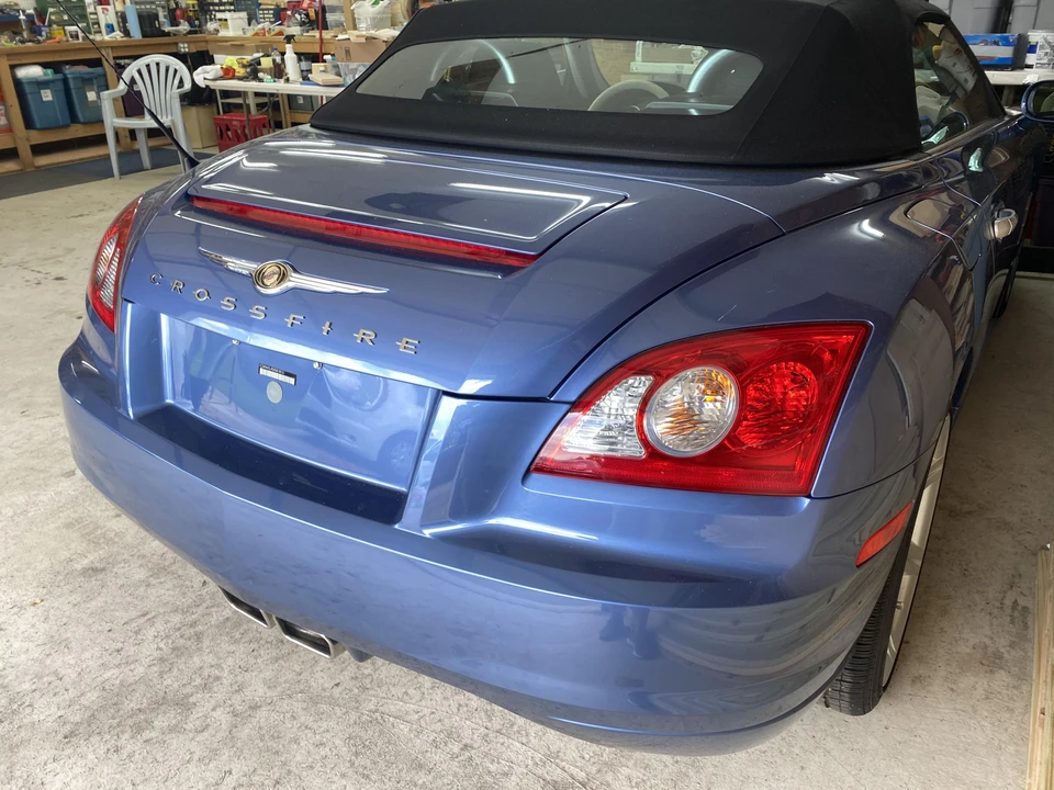 2005 Chrysler Crossfire - Image 27 of 31