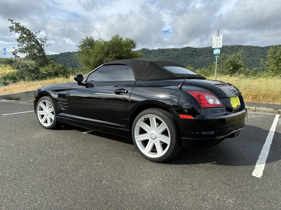 2005 Chrysler Crossfire - Image 24 of 31