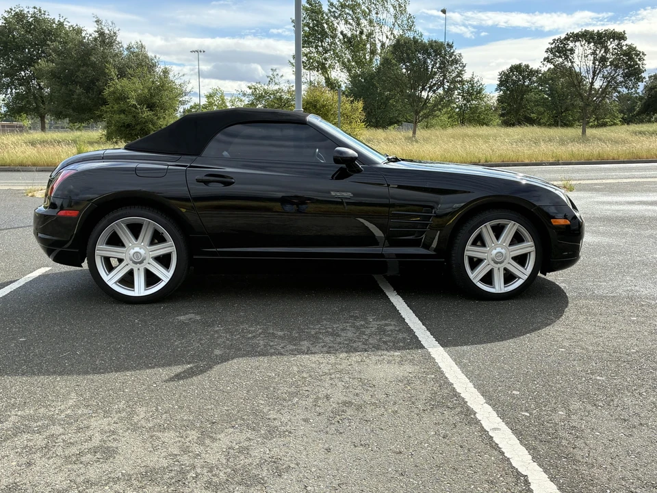 2005 Chrysler Crossfire - Image 21 of 31