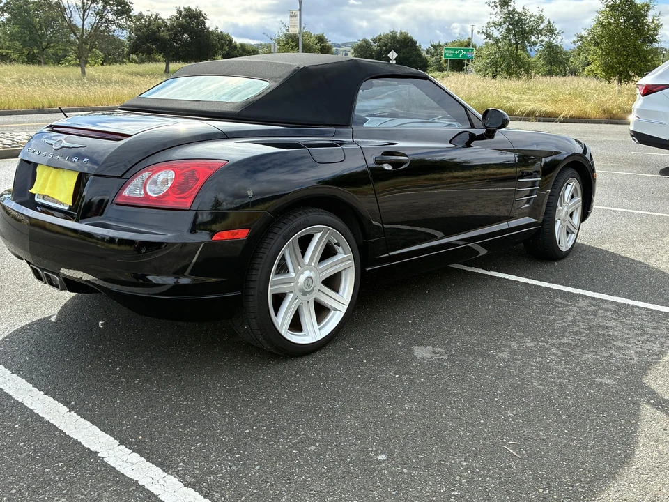 2005 Chrysler Crossfire - Image 22 of 31