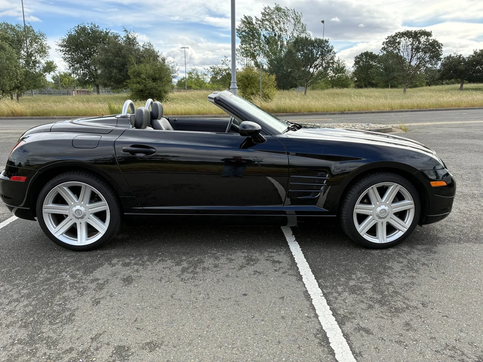 2005 Chrysler Crossfire - Image 8 of 31