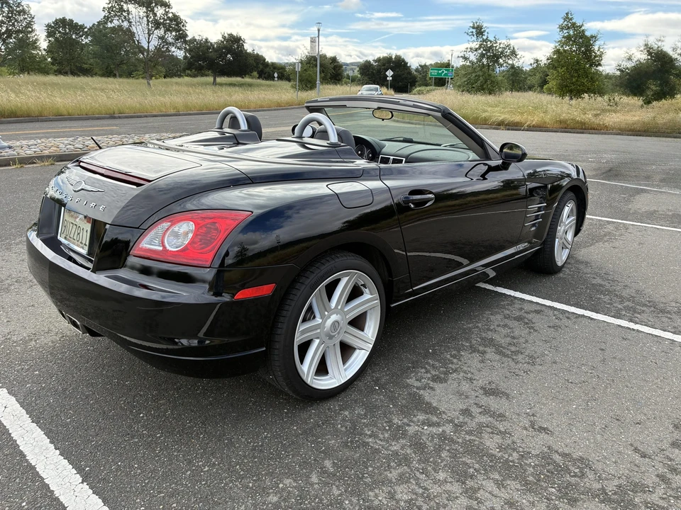 2005 Chrysler Crossfire - Image 9 of 31