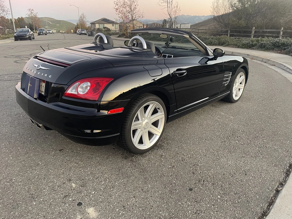 2005 Chrysler Crossfire - Image 10 of 31