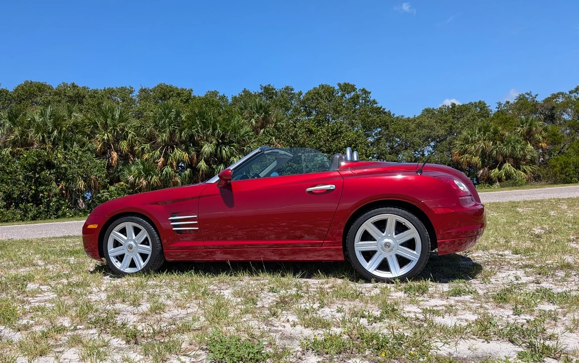 2005 Chrysler Crossfire - Image 2 of 31
