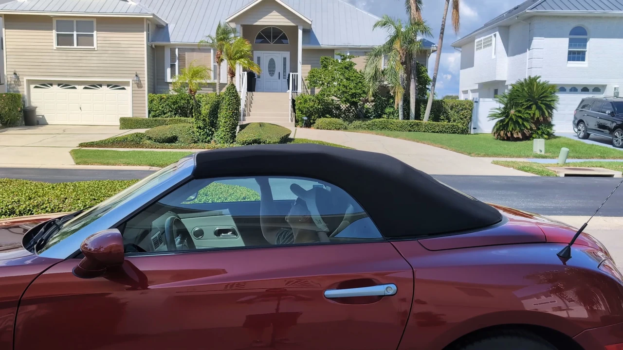 2005 Chrysler Crossfire - Image 24 of 31