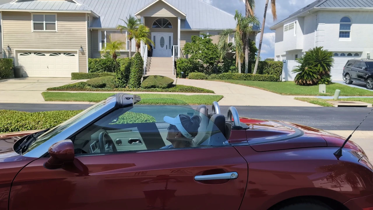 2005 Chrysler Crossfire - Image 25 of 31