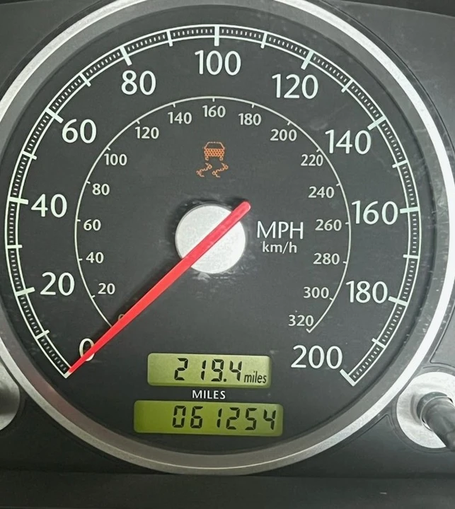 2005 Chrysler Crossfire - Image 4 of 8