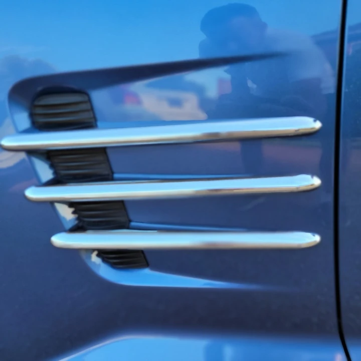 2005 Chrysler Crossfire - Image 13 of 31