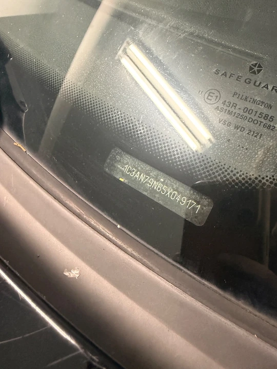 2005 Chrysler Crossfire - Image 31 of 31