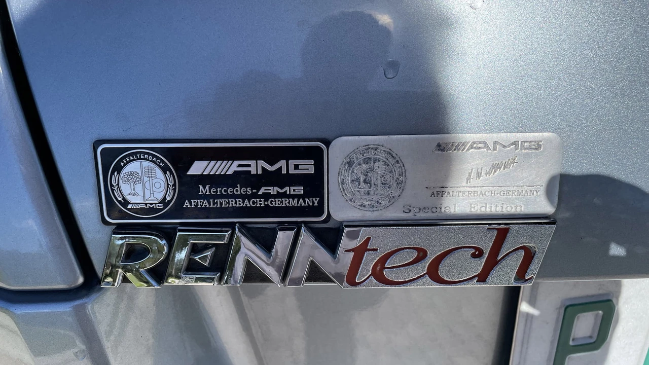 2005 Chrysler Crossfire - Image 9 of 14
