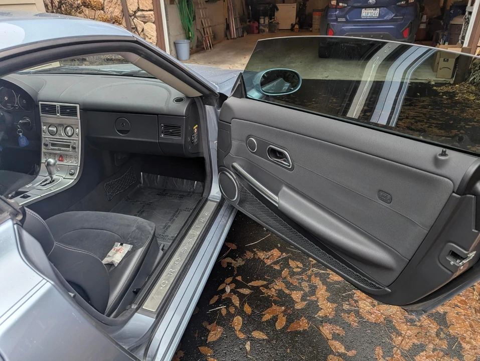 2005 Chrysler Crossfire - Image 10 of 11
