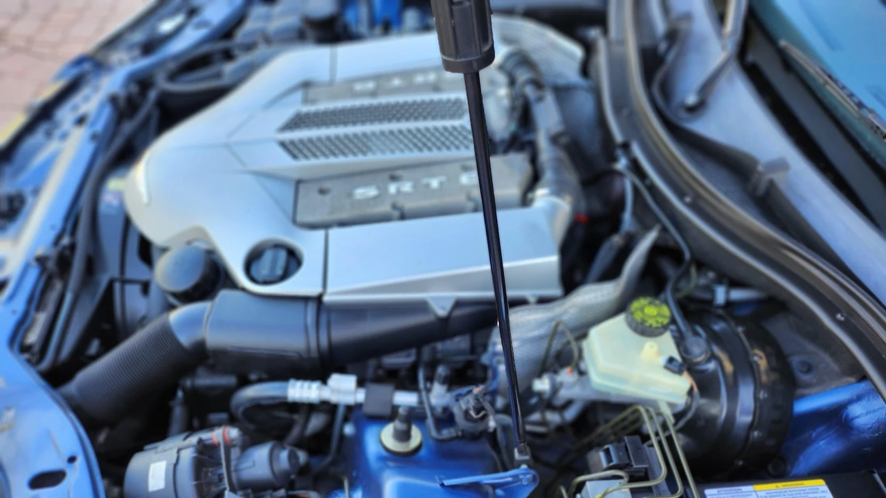 2005 Chrysler Crossfire - Image 5 of 11
