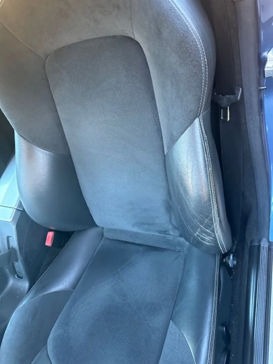2005 Chrysler Crossfire - Image 18 of 21