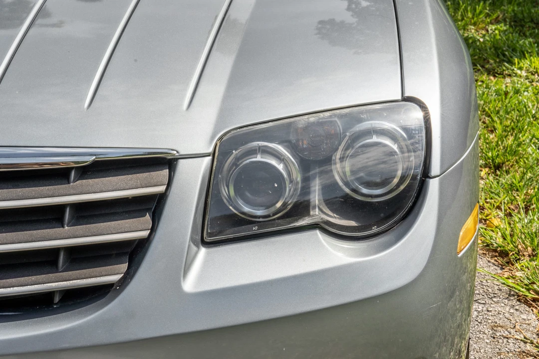2005 Chrysler Crossfire - Image 11 of 31
