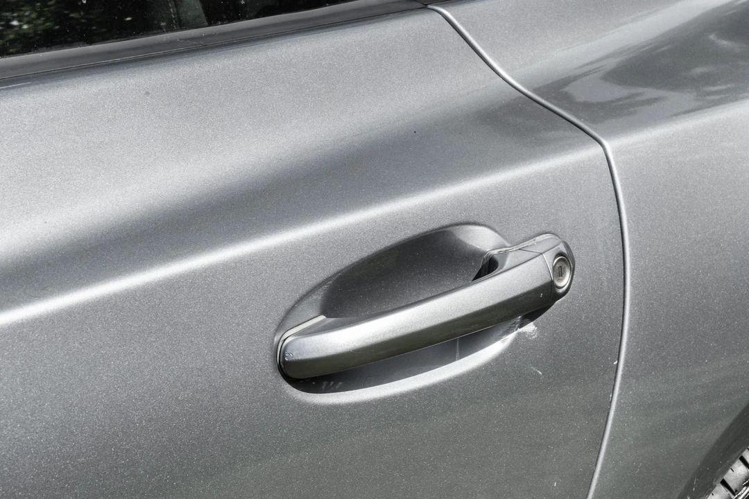 2005 Chrysler Crossfire - Image 20 of 31
