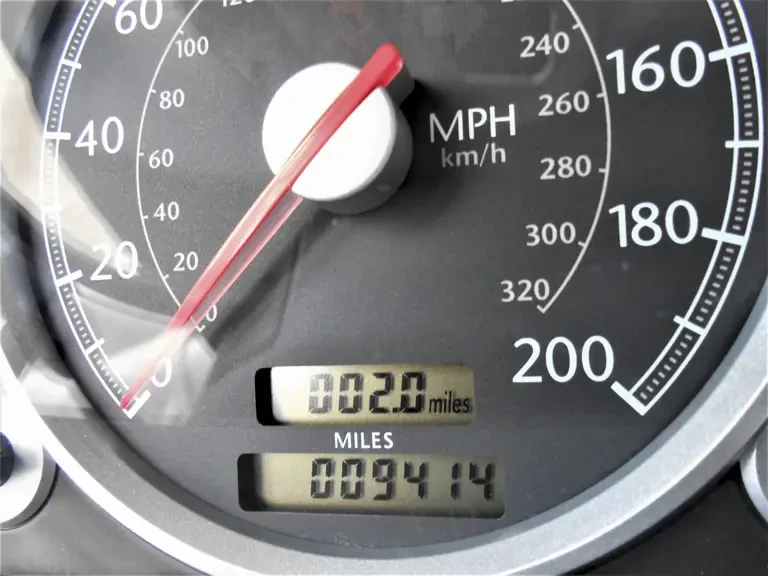 2005 Chrysler Crossfire - Image 10 of 17