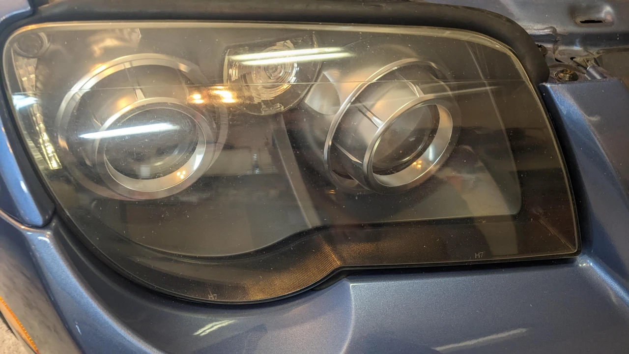2005 Chrysler Crossfire - Image 26 of 31