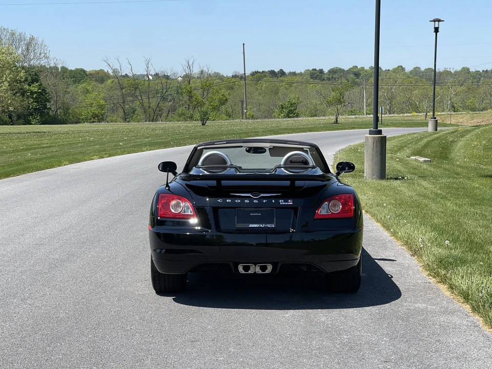 2005 Chrysler Crossfire - Image 27 of 31