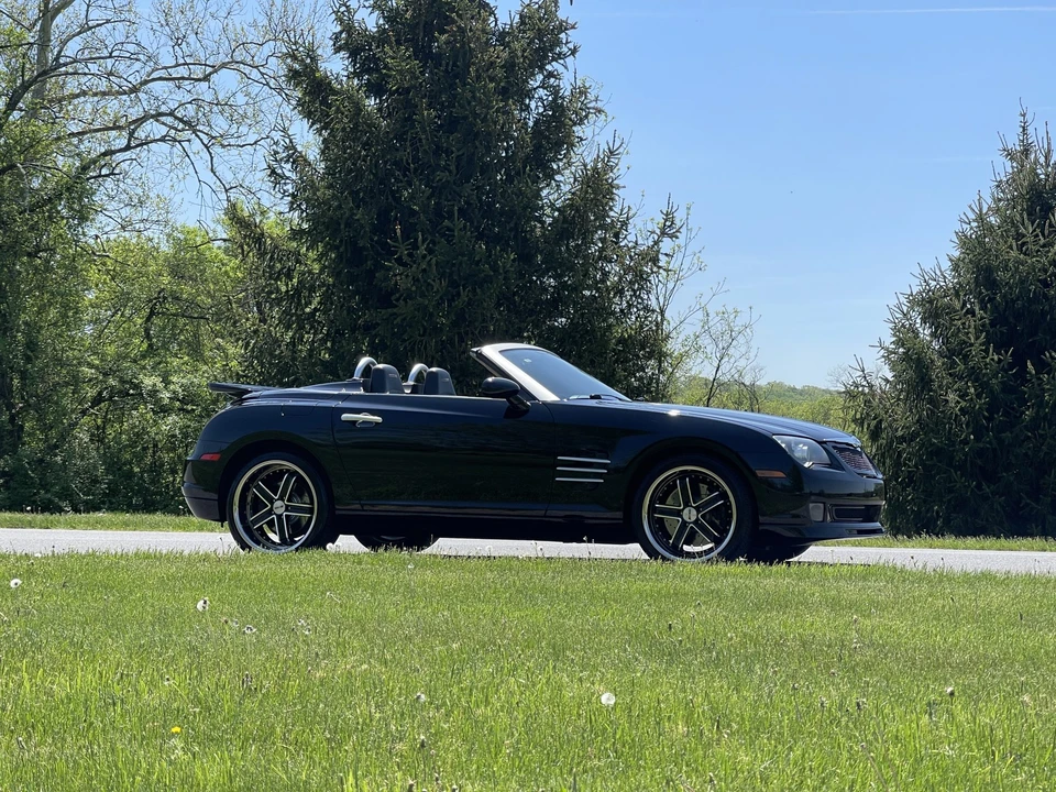 2005 Chrysler Crossfire - Image 10 of 31