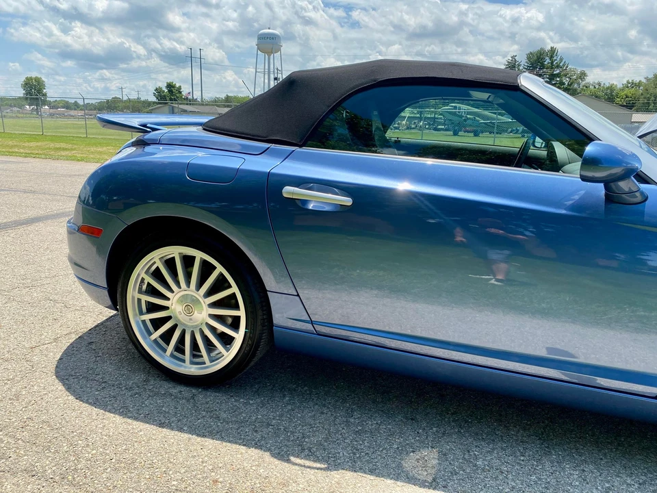2005 Chrysler Crossfire - Image 30 of 31