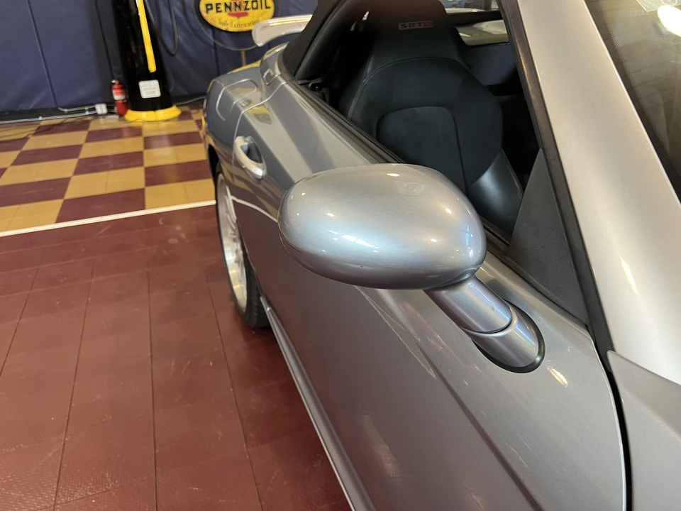 2005 Chrysler Crossfire - Image 26 of 28
