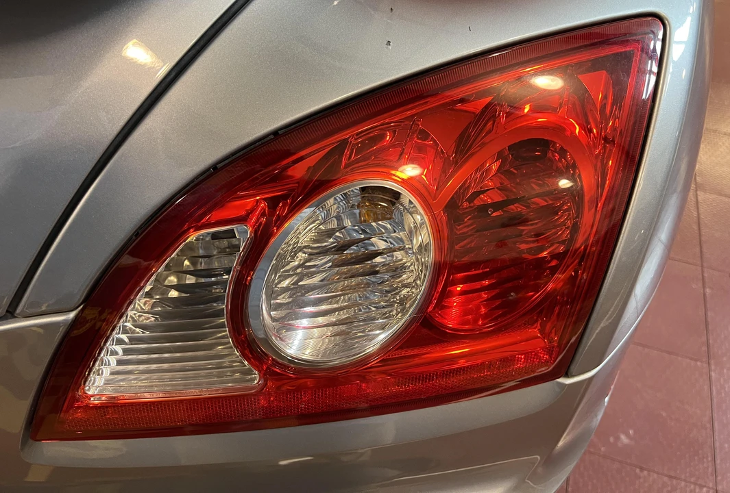 2005 Chrysler Crossfire - Image 22 of 28