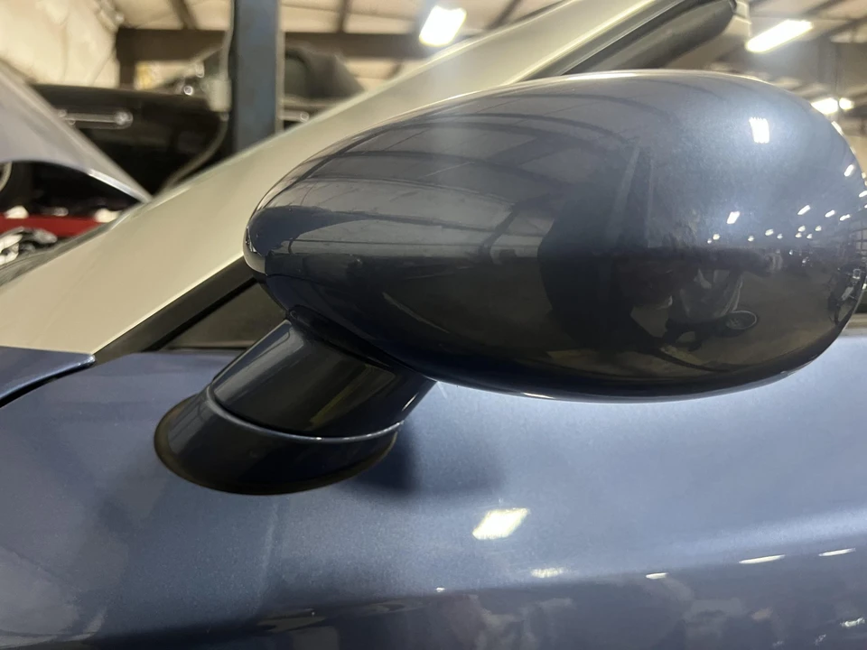2005 Chrysler Crossfire - Image 16 of 31