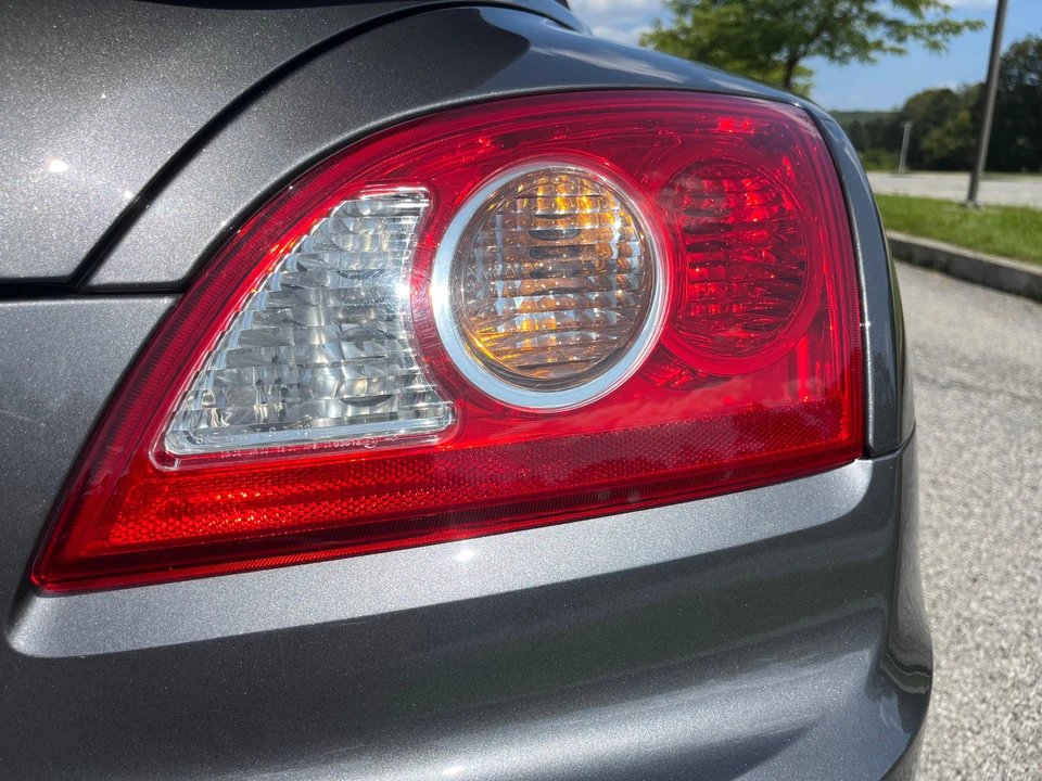 2005 Chrysler Crossfire - Image 27 of 31