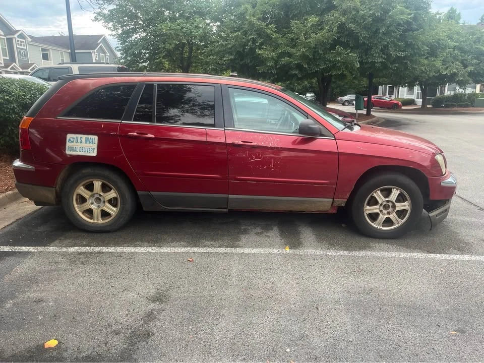 2005 Chrysler Town & Country - Image 2 of 6