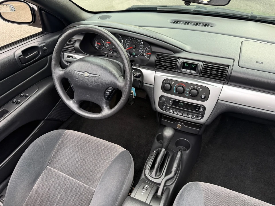 2005 Chrysler Sebring - Image 11 of 21