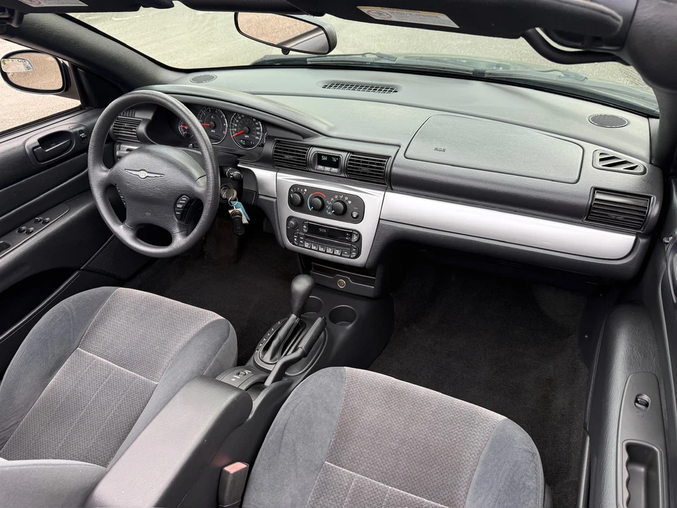2005 Chrysler Sebring - Image 10 of 21