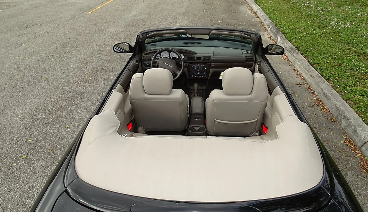 2005 Chrysler Sebring - Image 18 of 21