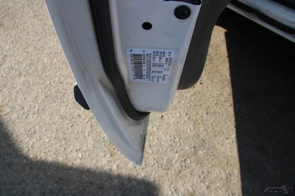 2005 Chrysler Town & Country - Image 12 of 21