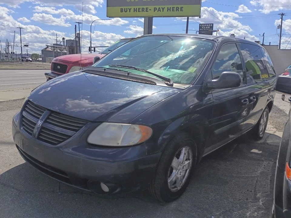 2005 Chrysler Town & Country - Image 2 of 10